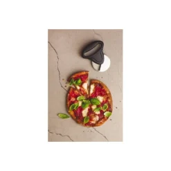 Roulette à pizza avec poignée